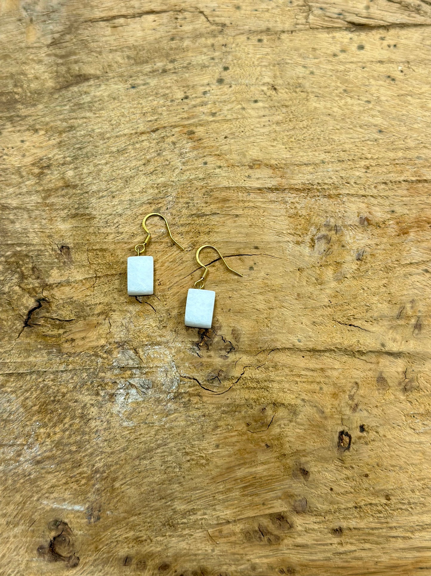 Cube earrings made of white marble from Thassos