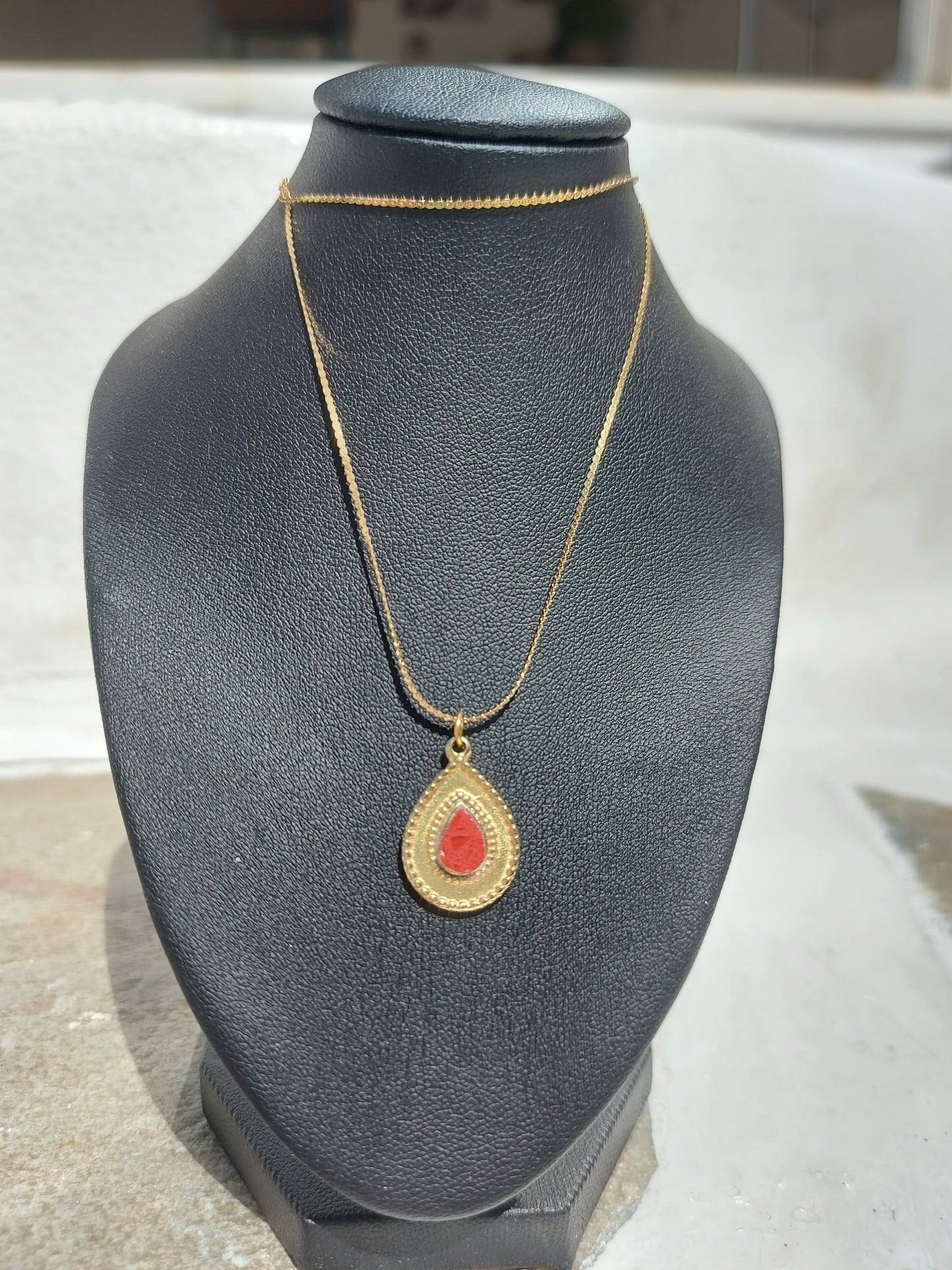 Teardrop with tiny red granite