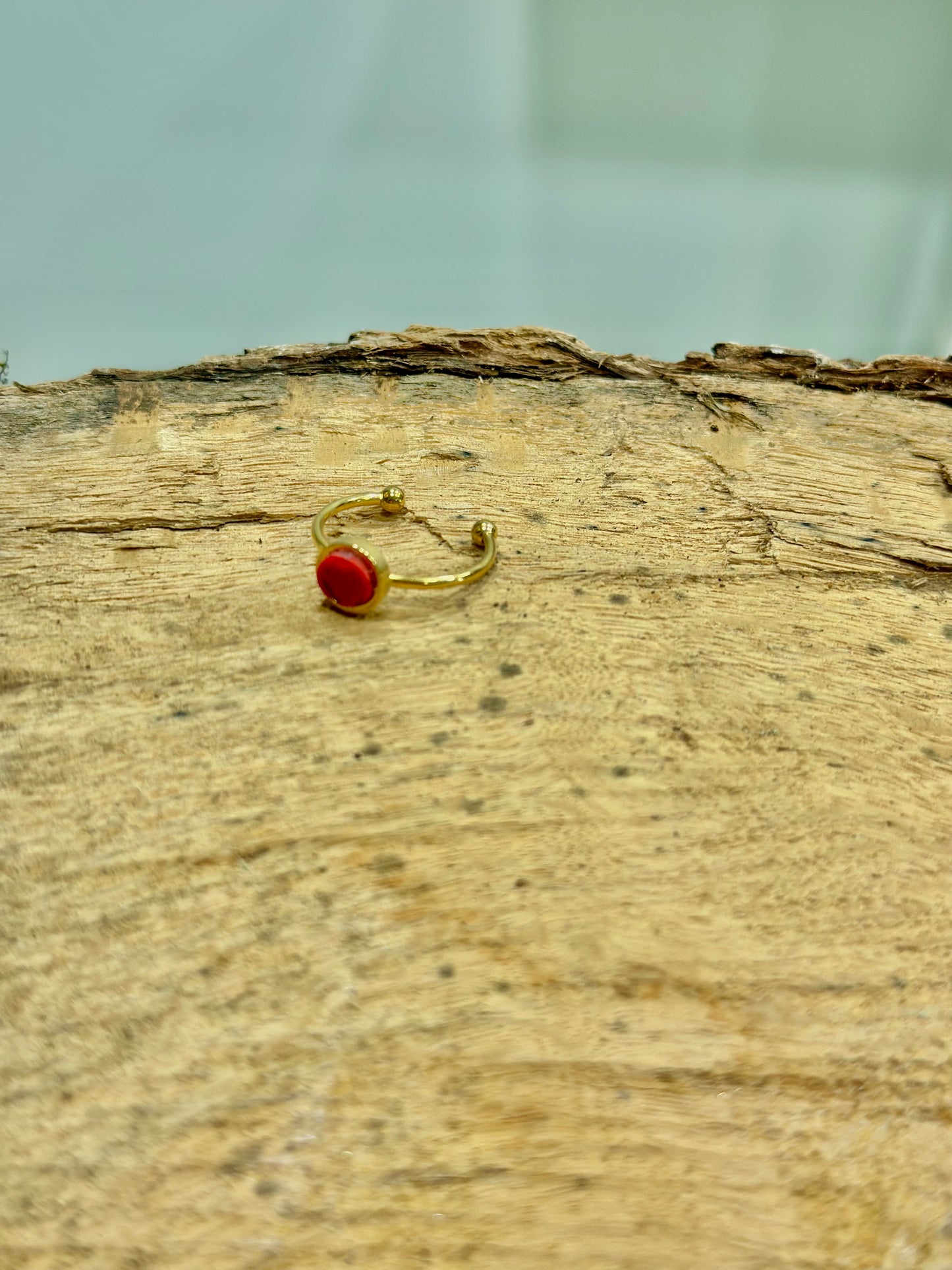 Δαχτυλίδι λεπτή βάση με κόκκινο γρανίτη