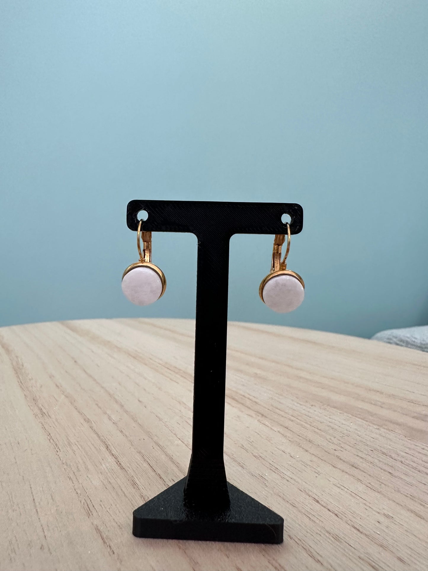 Earrings made of white marble from Thassos in gold steel round settings