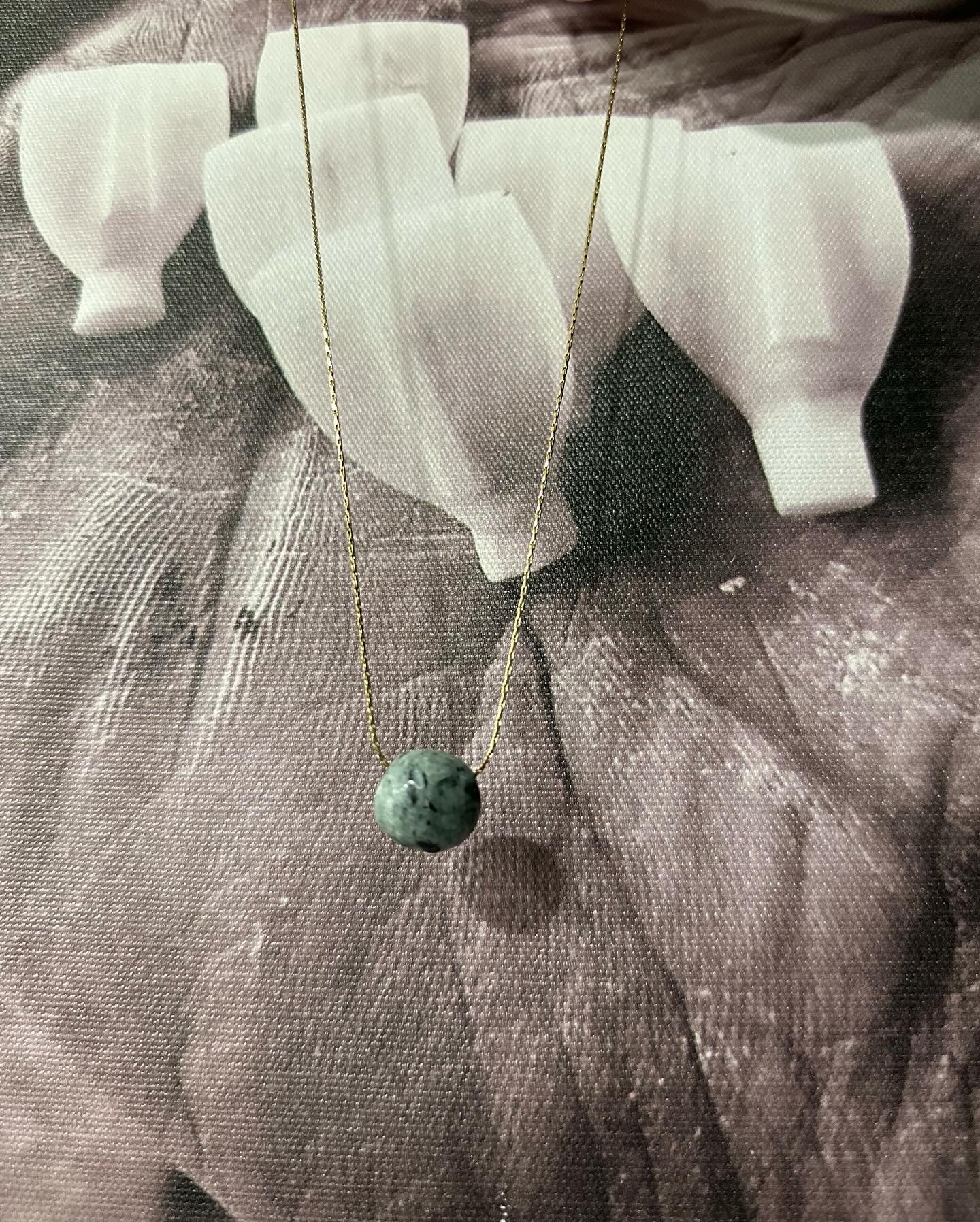 Πράσινο μάρμαρο Τήνου σε χρυσή αυξομειωμένη αλυσίδα