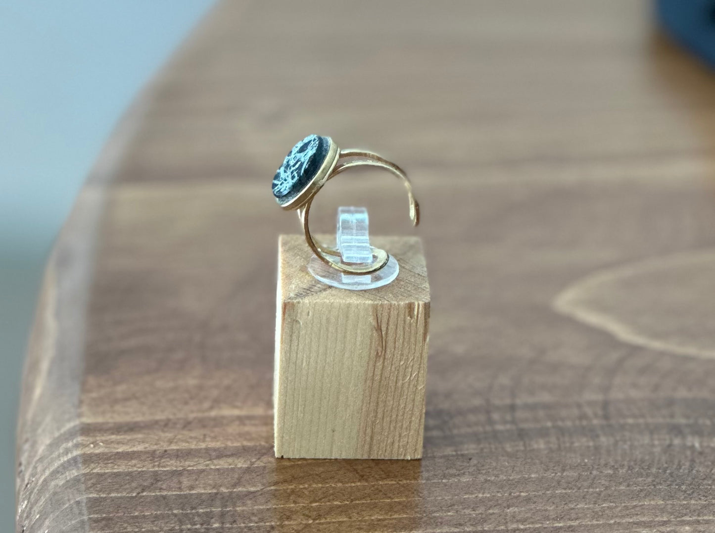 Δαχτυλίδι-διπλή βάση με πράσινο μάρμαρο Τήνου