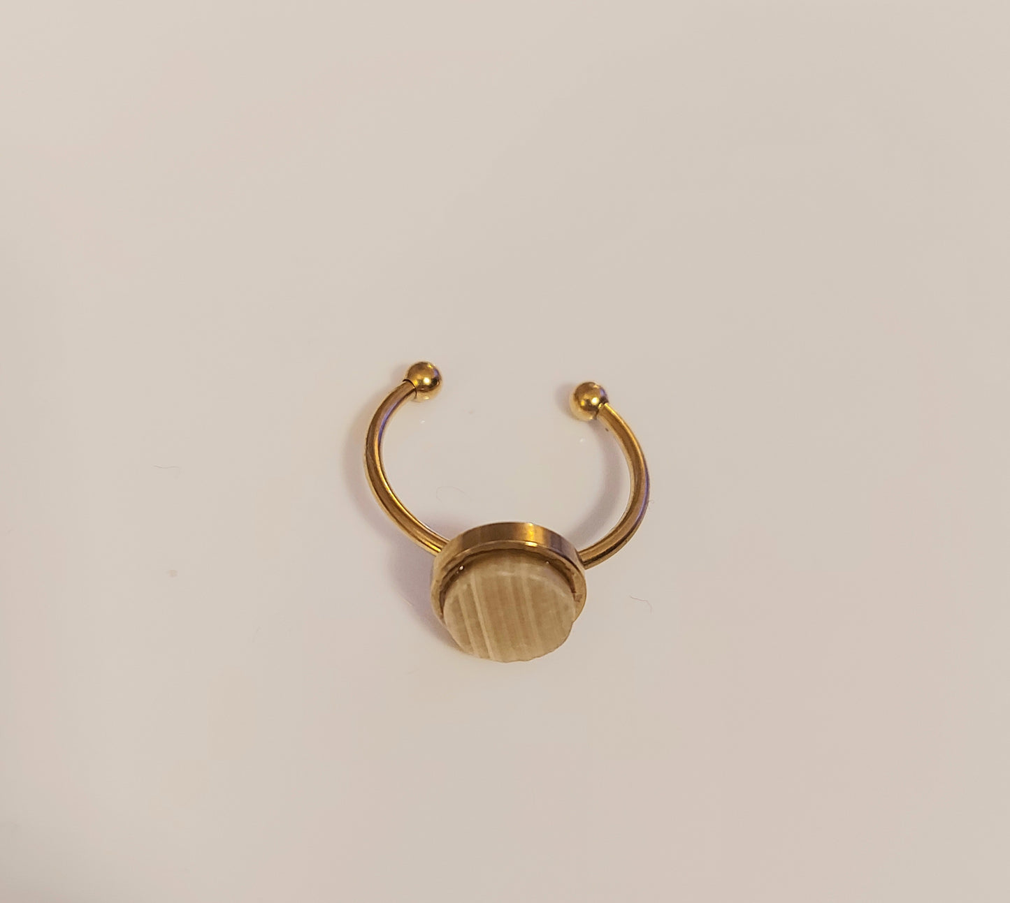 Δαχτυλίδι λεπτή βάση με κίτρινο ονυχα