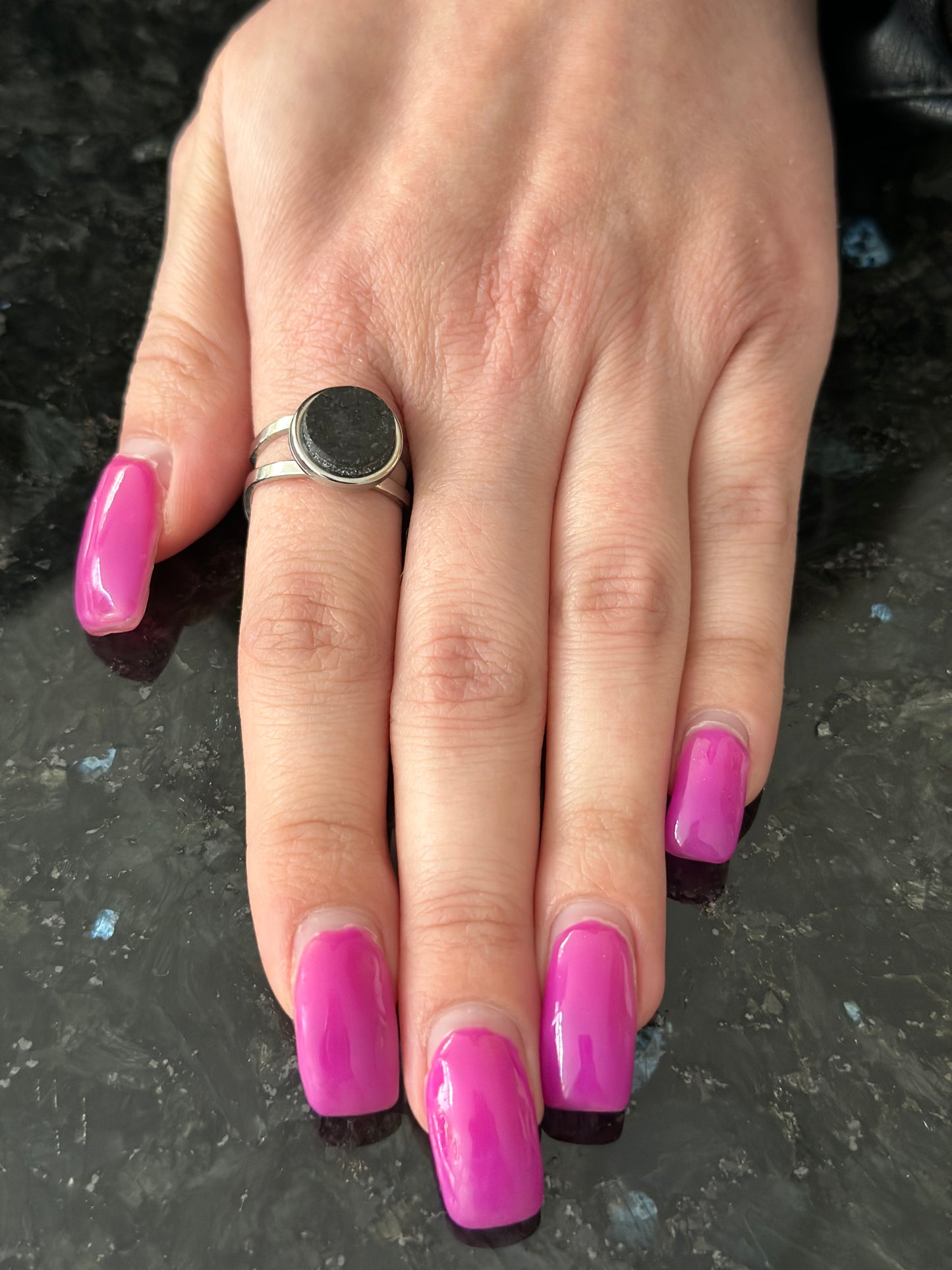 Δαχτυλίδι διπλή βάση με μαύρο γρανίτη