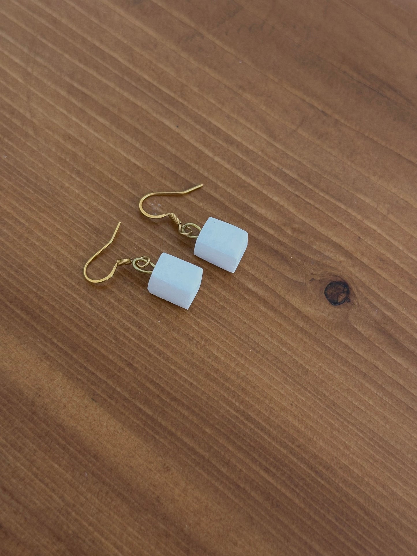 Cube earrings made of white marble from Thassos