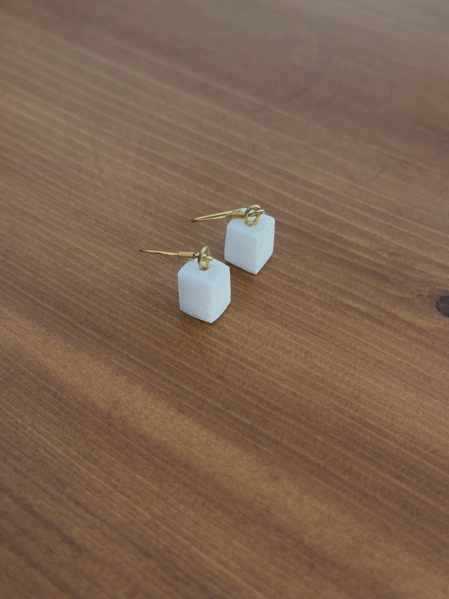 Cube earrings made of white marble from Thassos