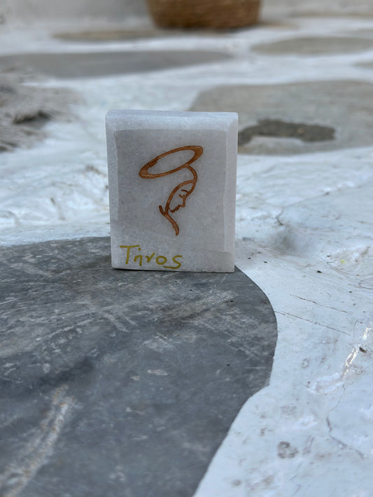 Χαραγμένη Παναγία σε μάρμαρο με χρυσό χρώμα 6εκ * 5εκ