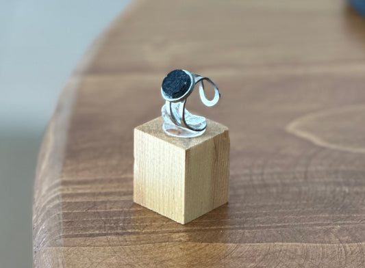 Δαχτυλίδι διπλή βάση με μαύρο γρανίτη