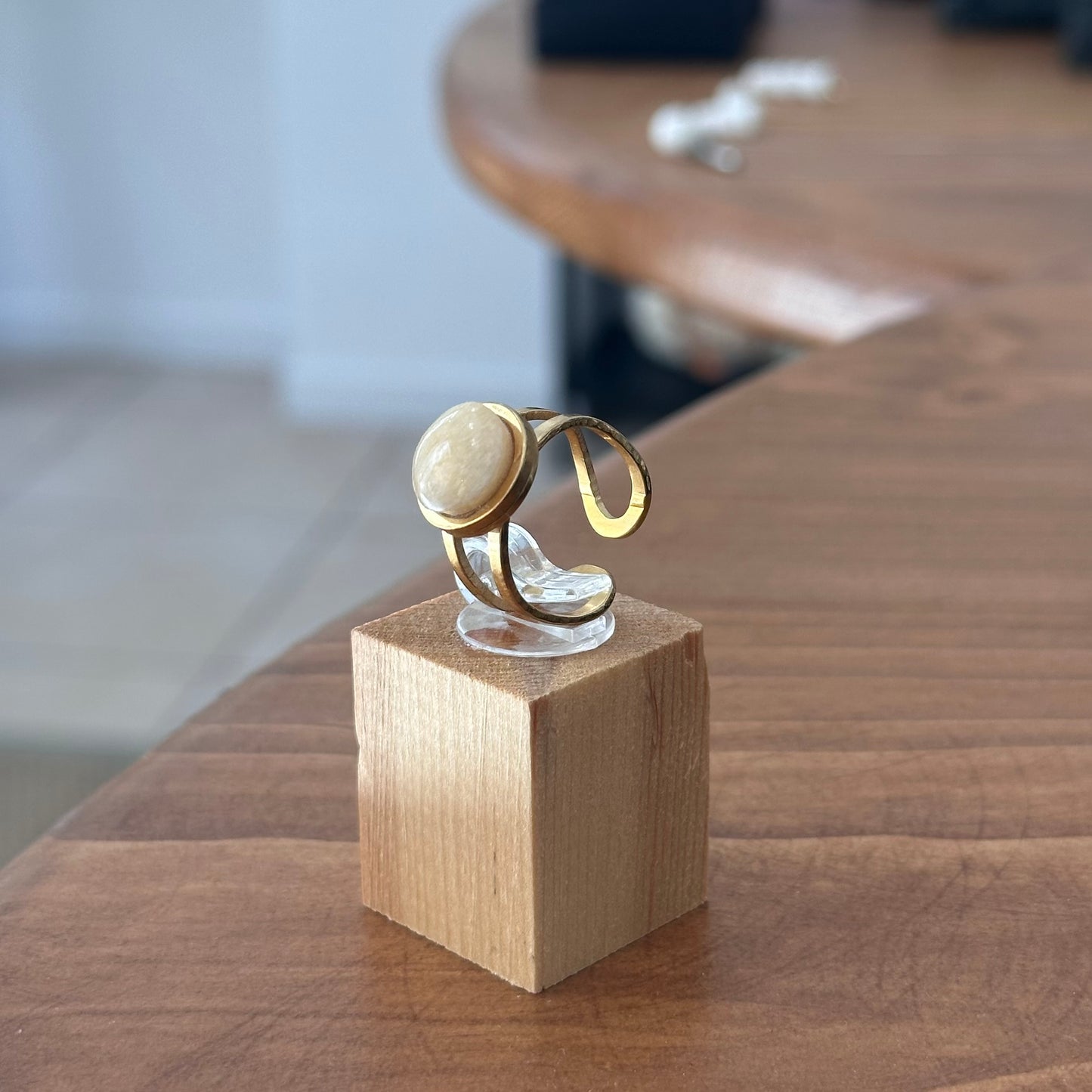 Double base ring with Onyx