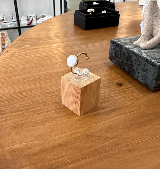 Δαχτυλίδι λεπτή βάση με λευκό μάρμαρο