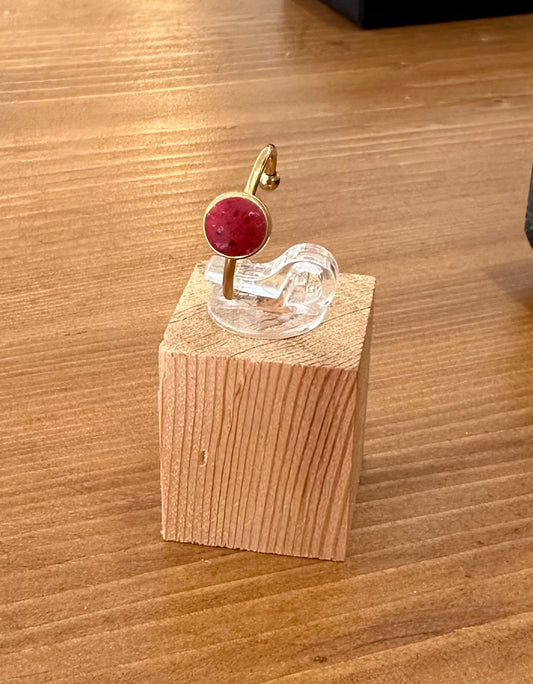 Δαχτυλίδι λεπτή βάση με κόκκινο γρανίτη