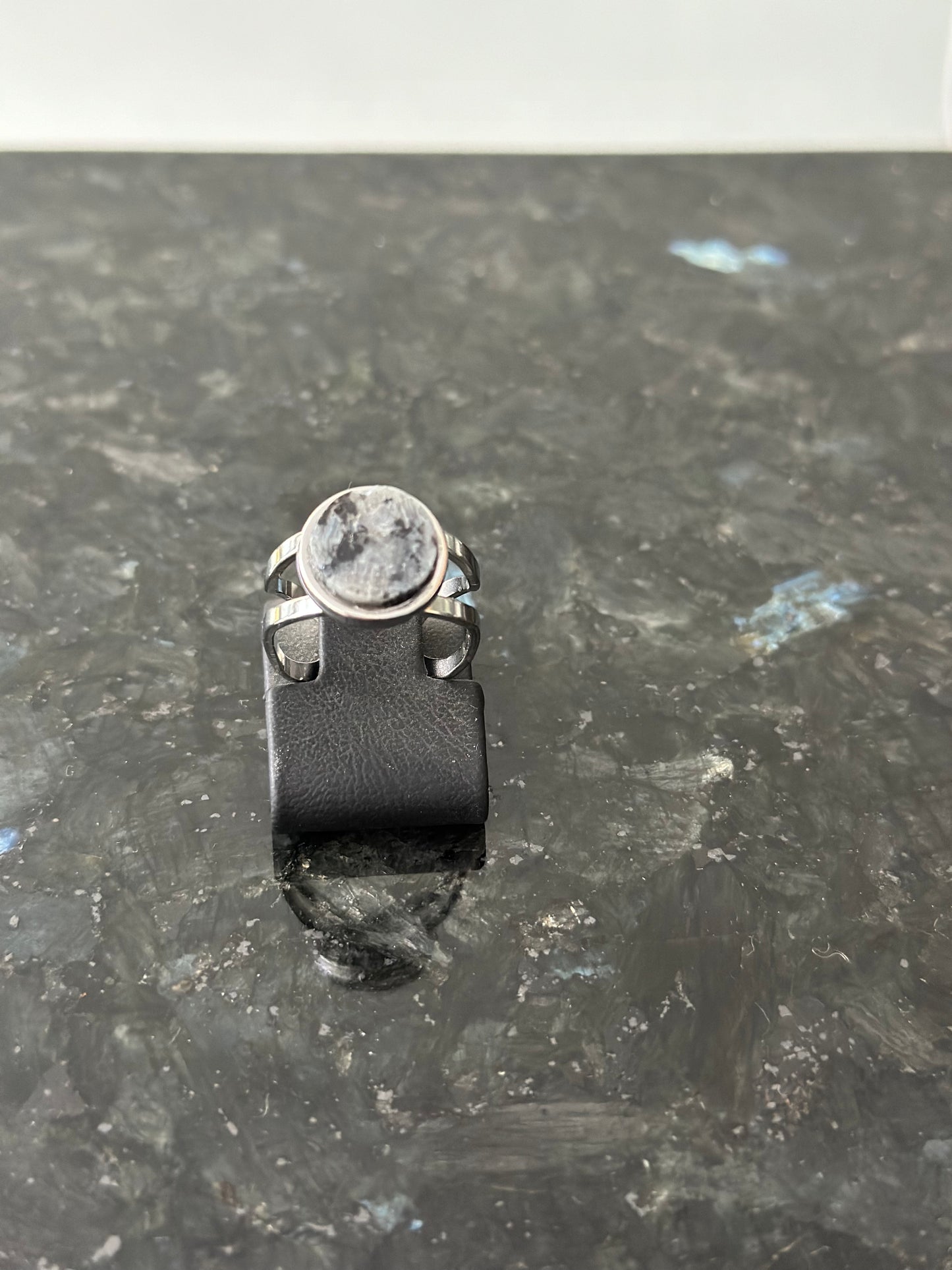 Double base ring with gray granite