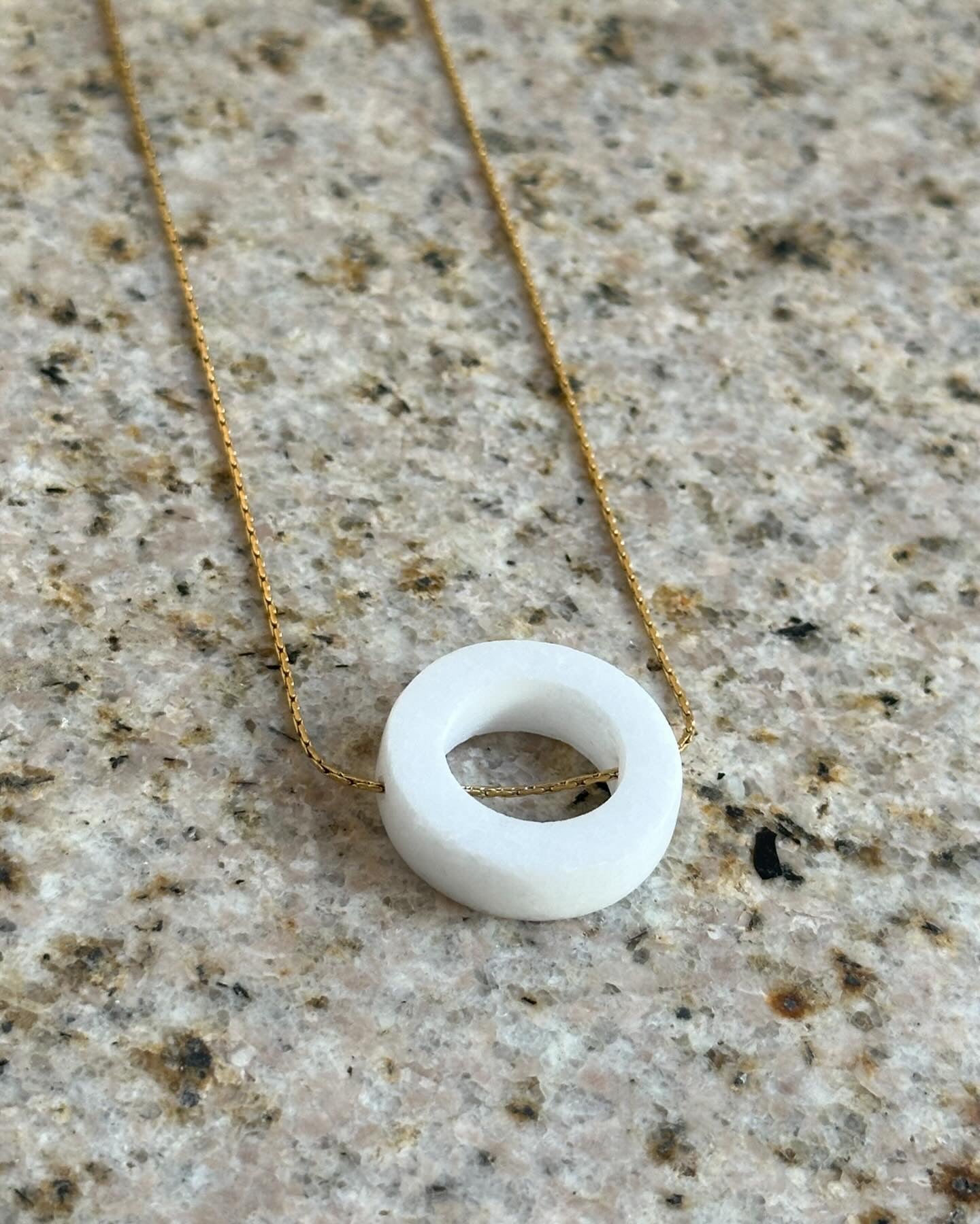 Ανοιχτός κύκλος από λευκό μάρμαρο Θάσου