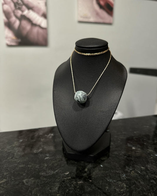 Πράσινο μάρμαρο Τήνου σε χρυσή αυξομειωμένη αλυσίδα