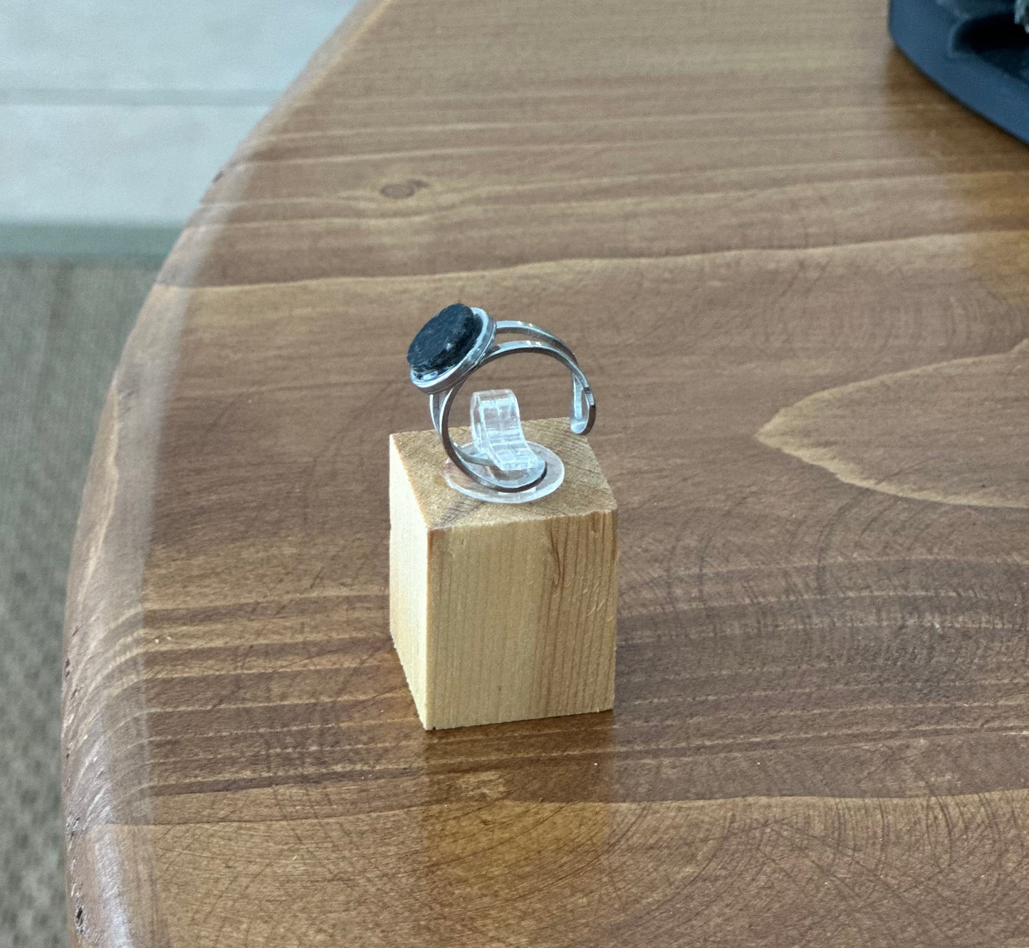 Δαχτυλίδι διπλή βάση με μαύρο γρανίτη