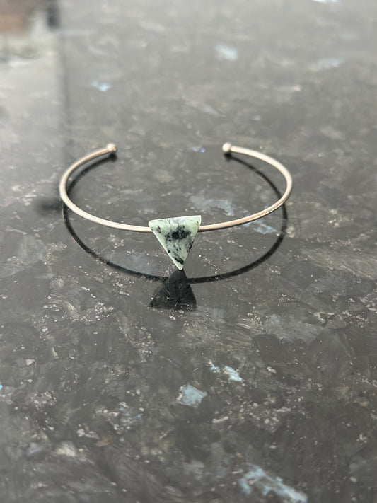 Βραχιόλι βέργα με τρίγωνο πράσινο μάρμαρο Τήνου