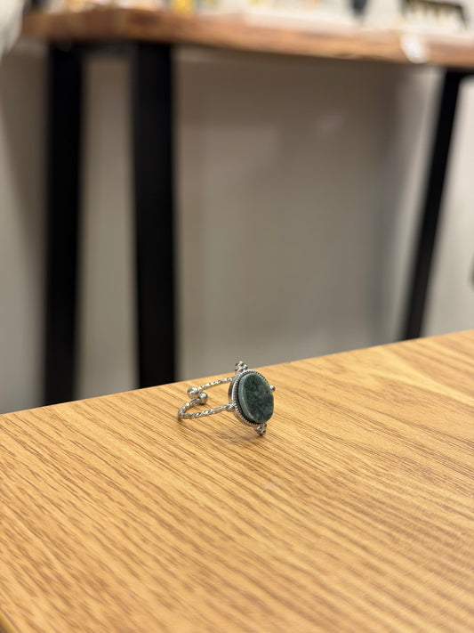 Πράσινο μάρμαρο Τήνου σε οβάλ ασημί δαχτυλίδι