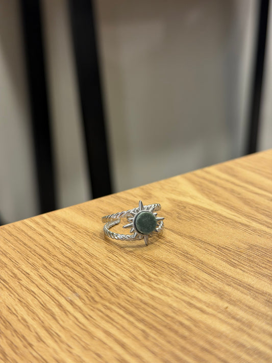 Πράσινο μάρμαρο Τήνου σε ασημί δαχτυλίδι ήλιος