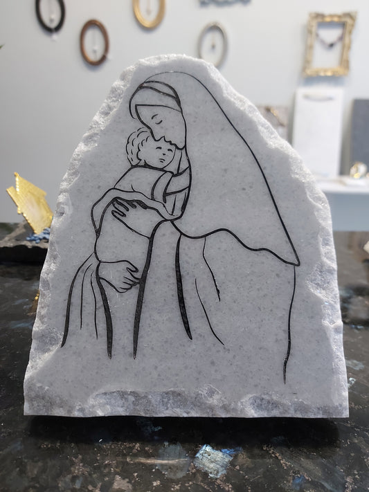 Icon of the Virgin Mary carved in black. Dimensions 13x18 cm.